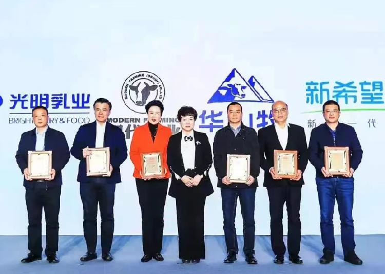 重庆日报：捷报，天友乳业荣获2021年国家优质乳工程双项大奖！